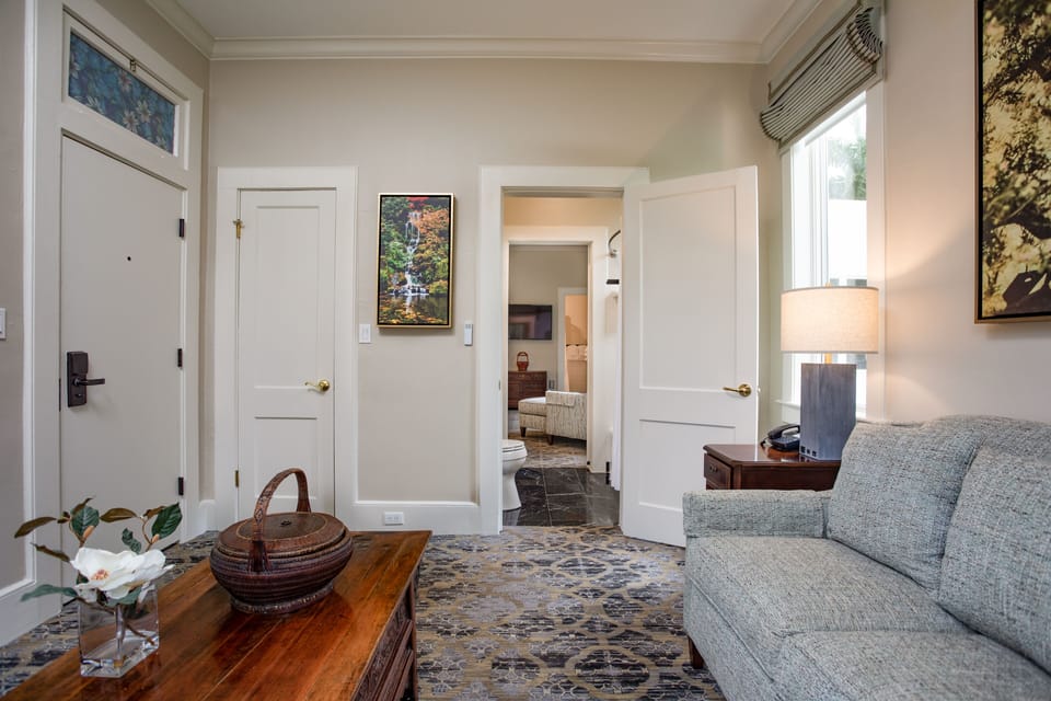 Suite | Living area | 55-inch Smart TV with cable channels