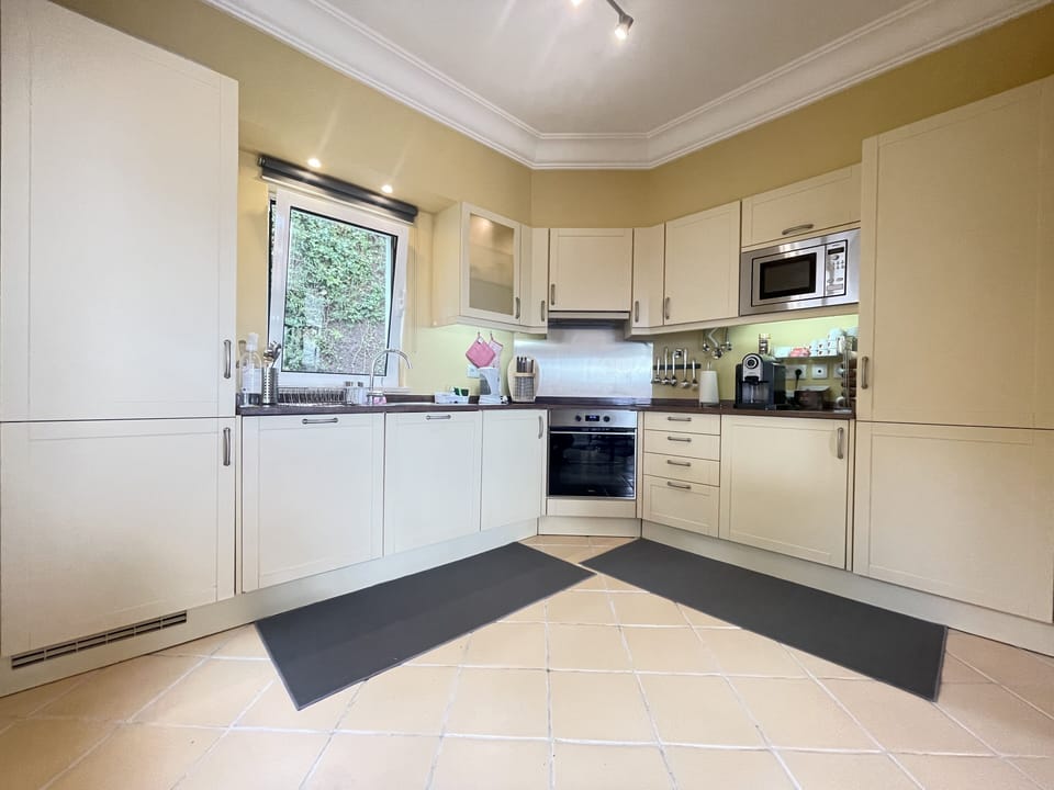 Deluxe Apartment, 1 King Bed with Sofa bed, Garden View, Ground Floor | Private kitchen | Full-size fridge, microwave, oven, stovetop