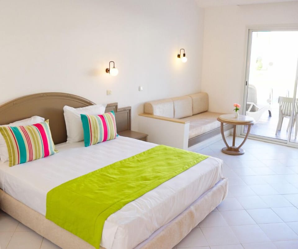 Down comforters, pillowtop beds, minibar, in-room safe