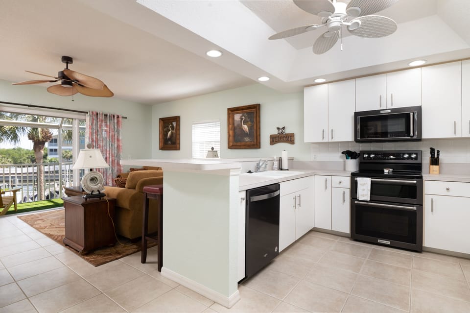 Kitchen/Living Room Area