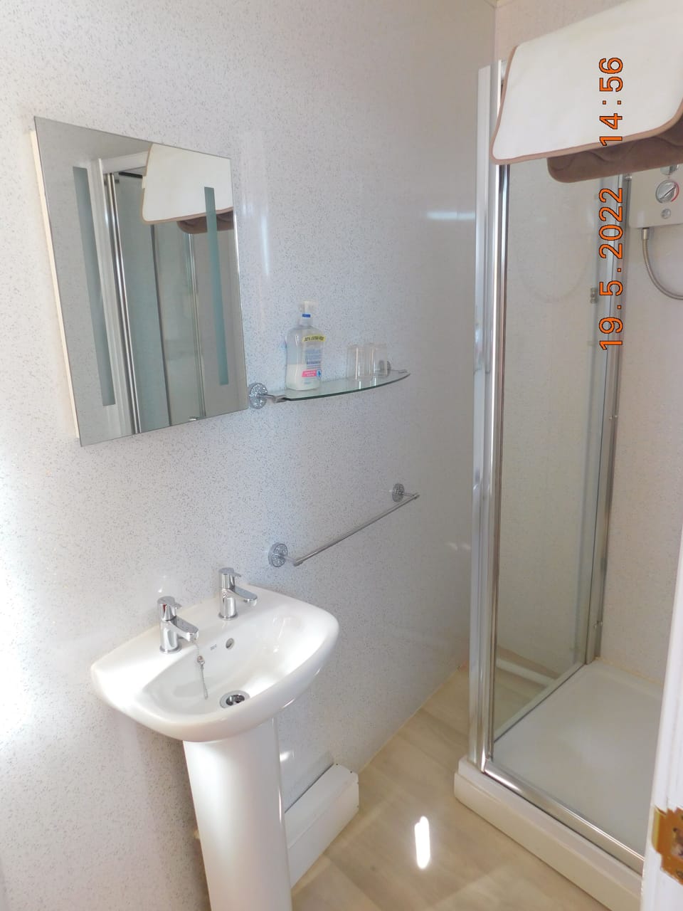 Double Room, Ensuite (En suite shower/Shared WC) | Bathroom | Hair dryer, towels