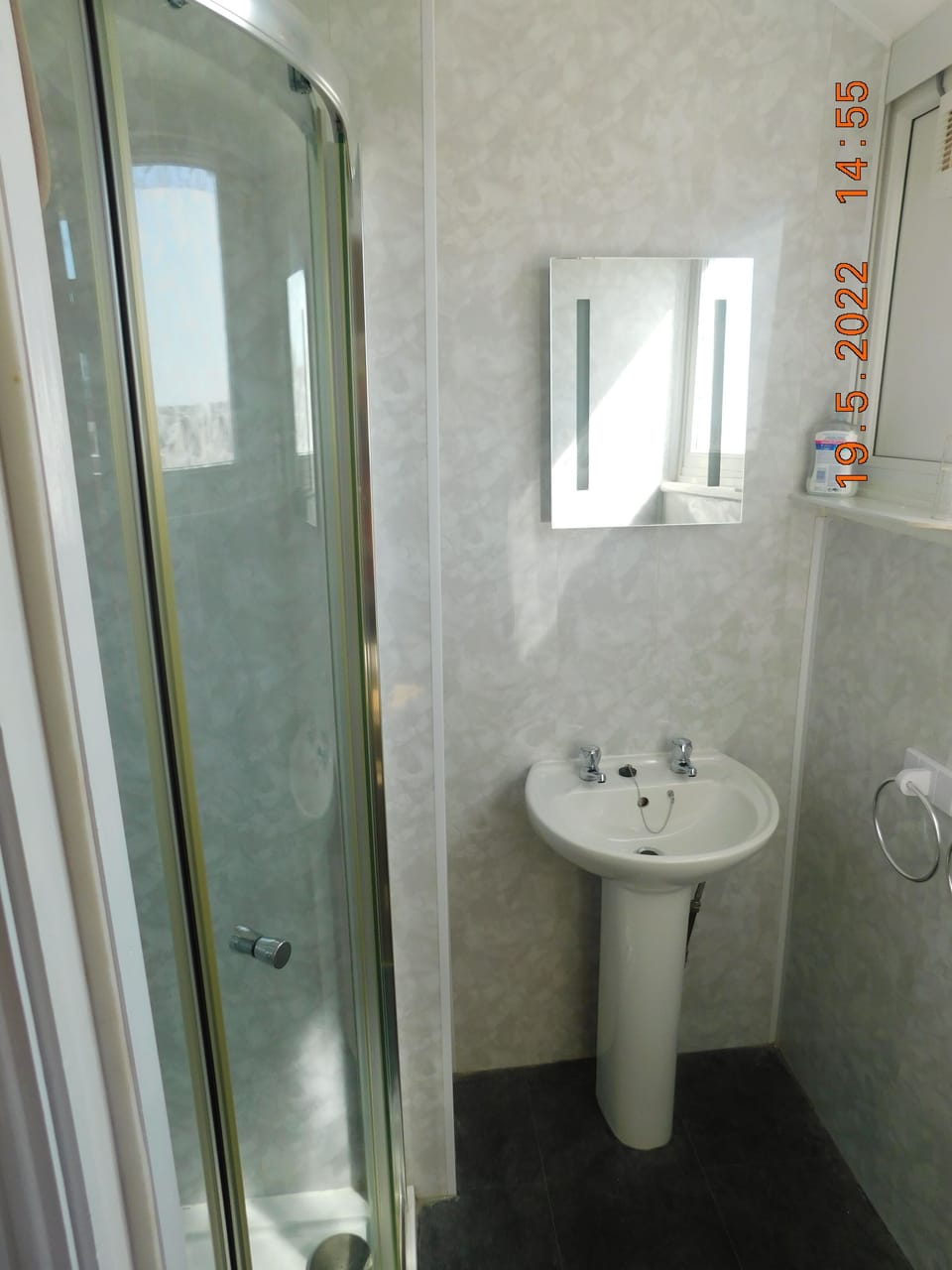 Twin Room, Ensuite (En suite Shower/Shared WC) | Bathroom | Hair dryer, towels