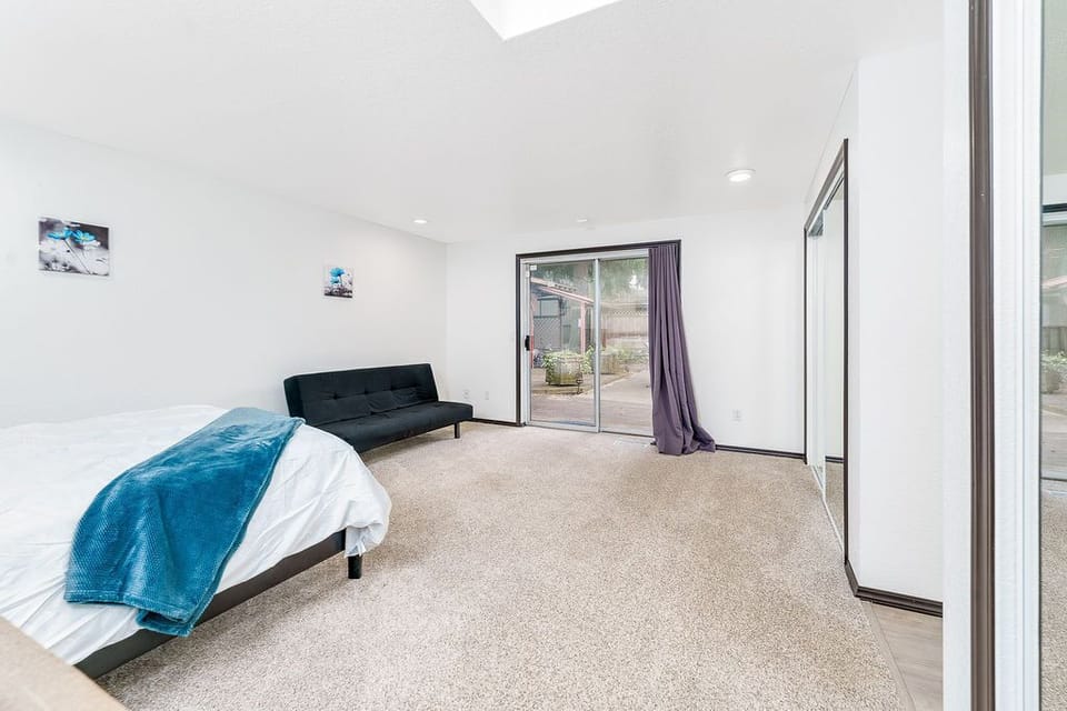 Need extra sleeping area: pull out full size sofa bed in the master bedroom.