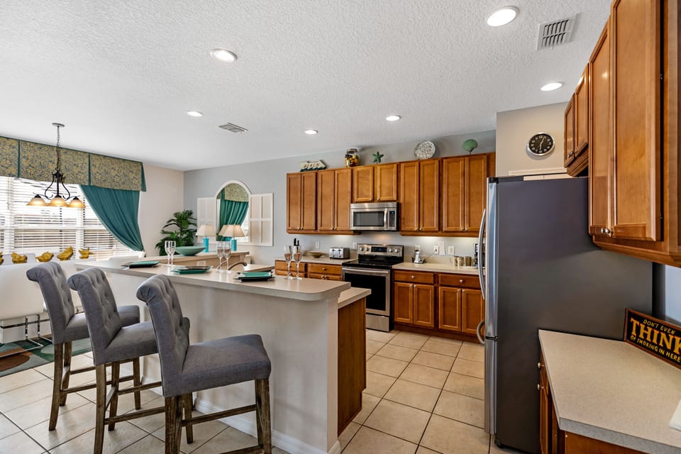 House | Private kitchen | Full-size fridge, microwave, oven, stovetop