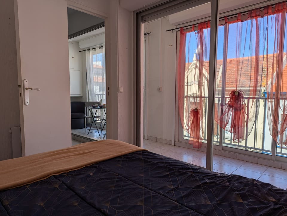 Bright room with a double bed and overlooking the loggia, offering a view of the street leading to the sea