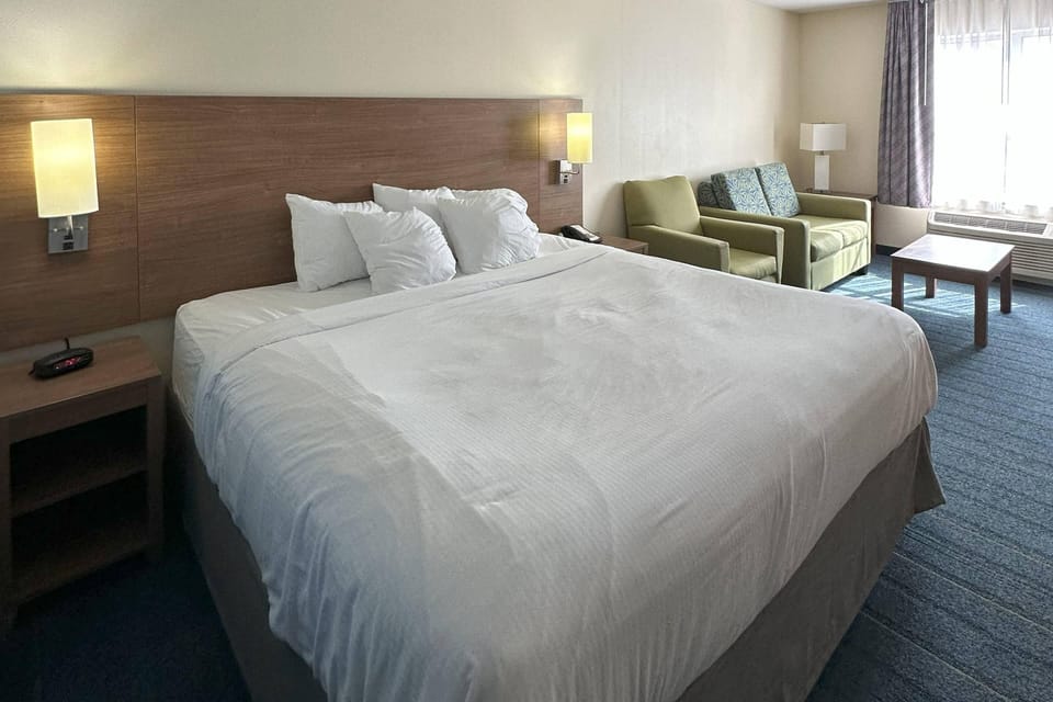 Suite, 1 King Bed with Sofa bed, Non Smoking | Desk, iron/ironing board, free cribs/infant beds, free rollaway beds