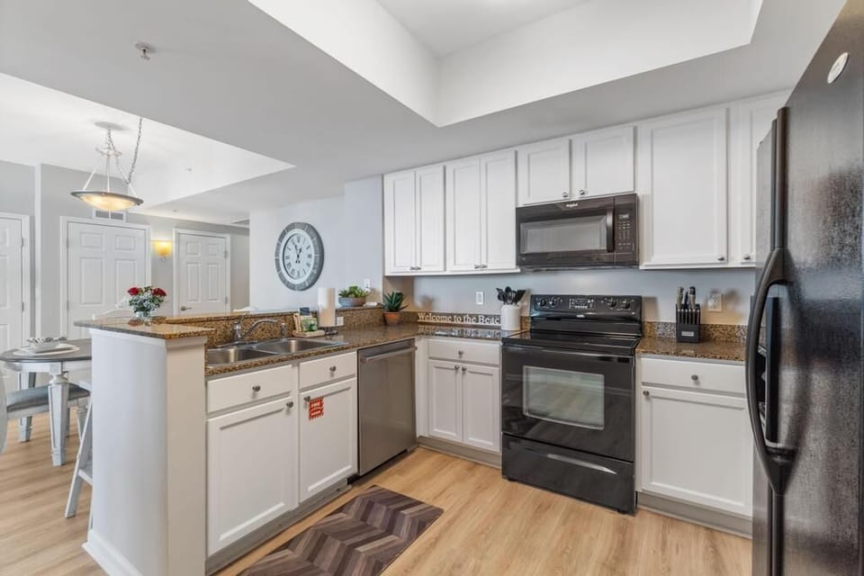 Beautiful updated kitchen, granite countertops