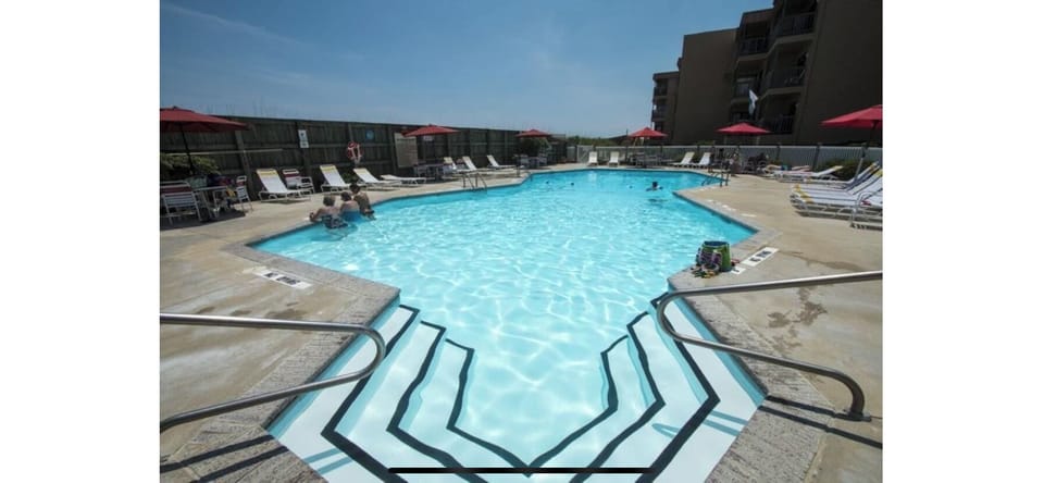 Seasonal Community Pool-