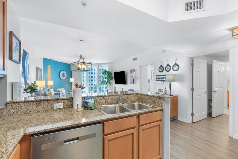 Beautiful updated kitchen, granite countertops