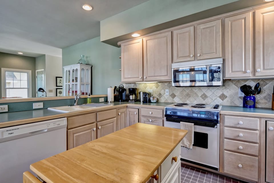 Lots of prep space!