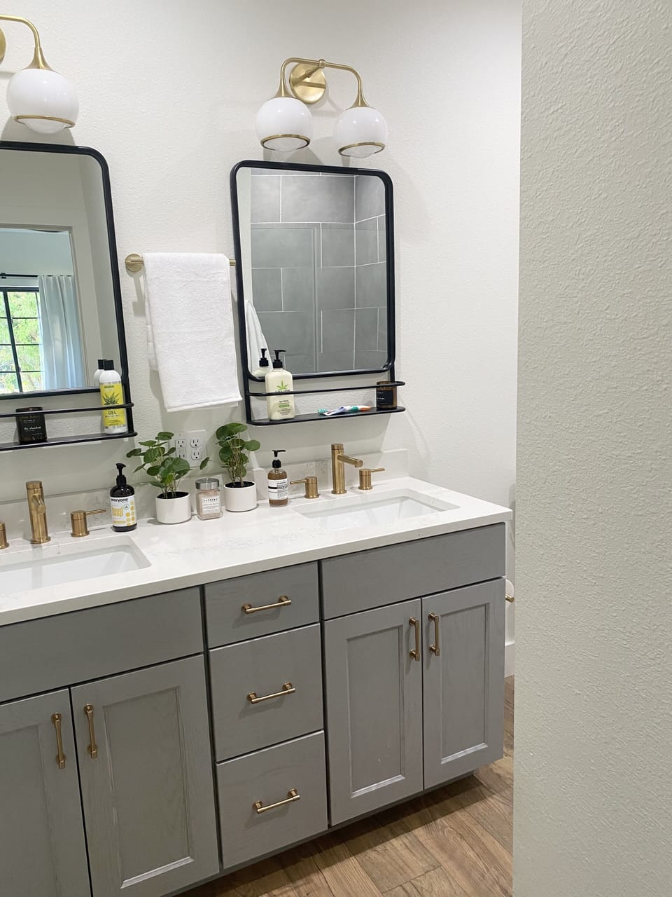 Private master bath with matching gold/silver 4'x4' shower. 