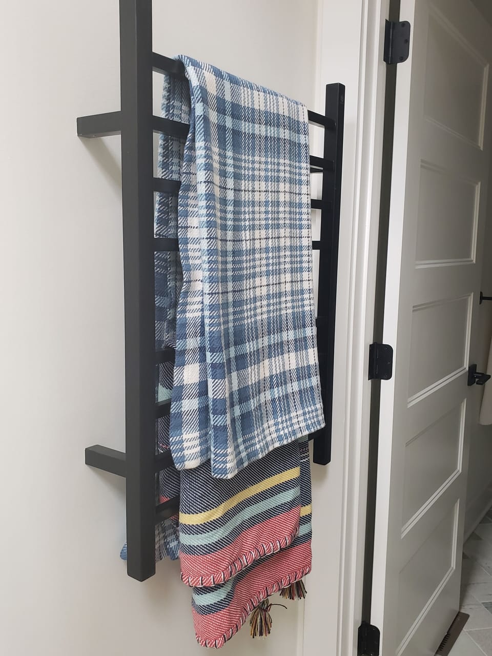 Towel and blanket warmer