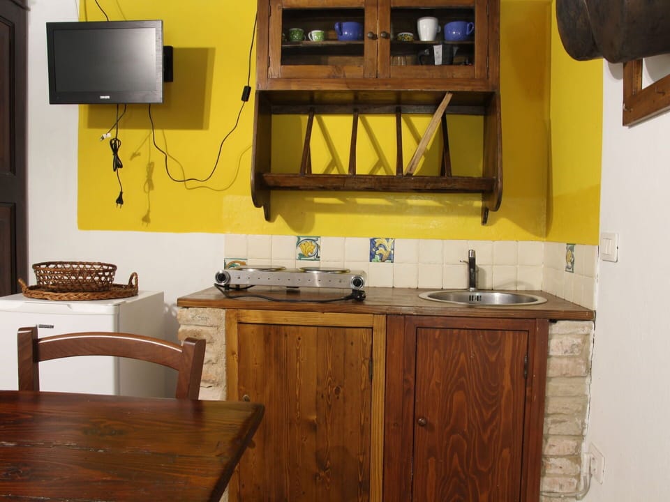 Sink, Tap, Cabinetry, Furniture, Property, Building, Plumbing Fixture, Countertop, Wood, Bathroom Cabinet