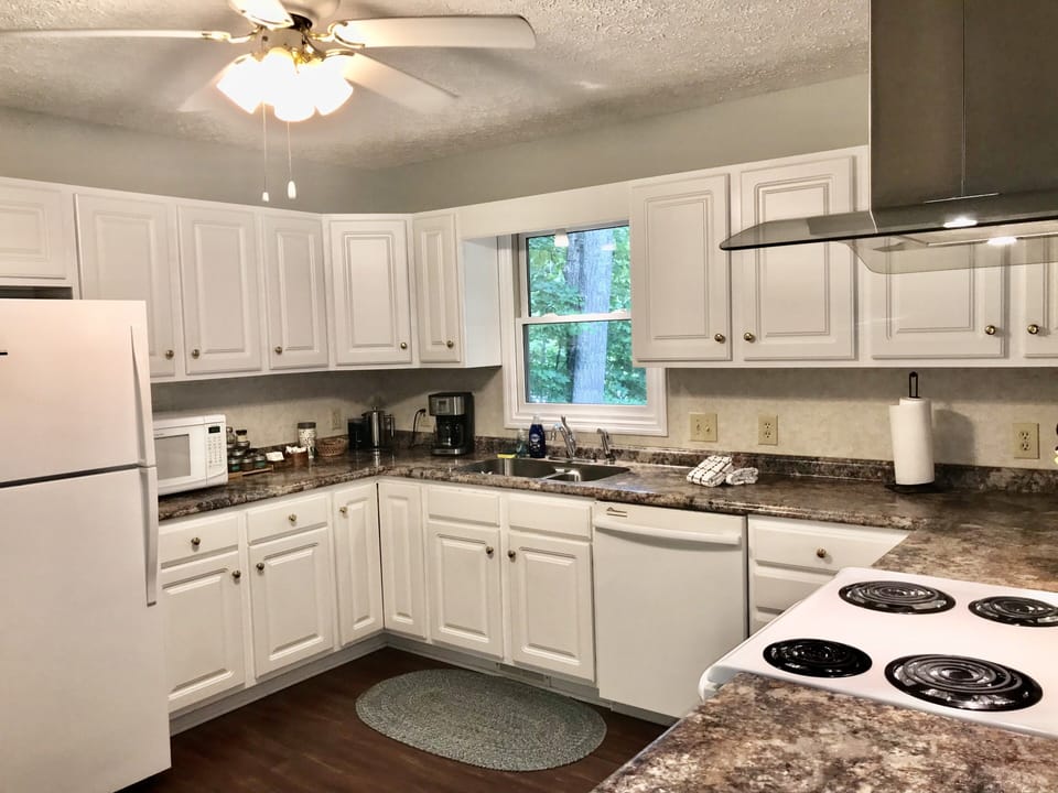 Full kitchen, well equipped for meal preparation. A variety of spices provided. 