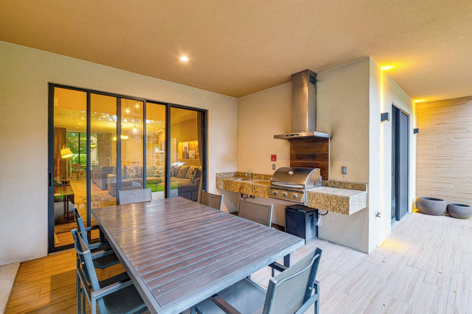 Patio | Gas Grill | Dining Area