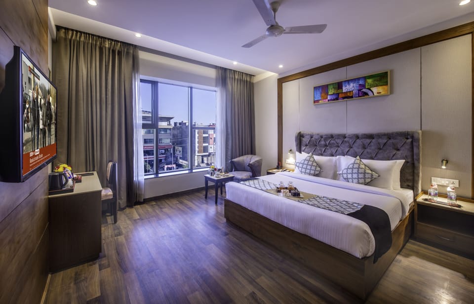 Executive Room | Minibar, rollaway beds, free WiFi, bed sheets