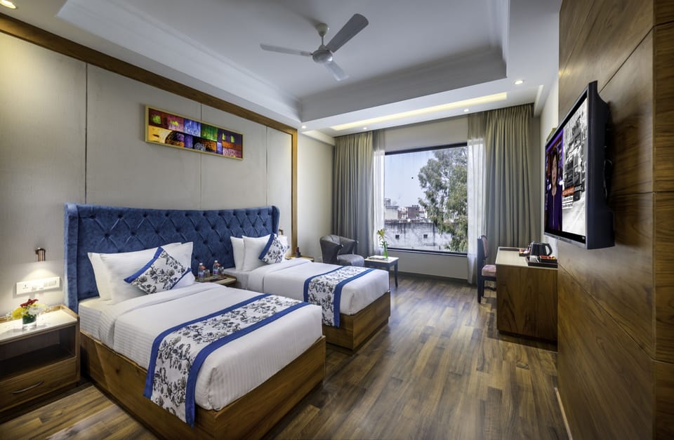 Superior Twin Room | Minibar, rollaway beds, free WiFi, bed sheets