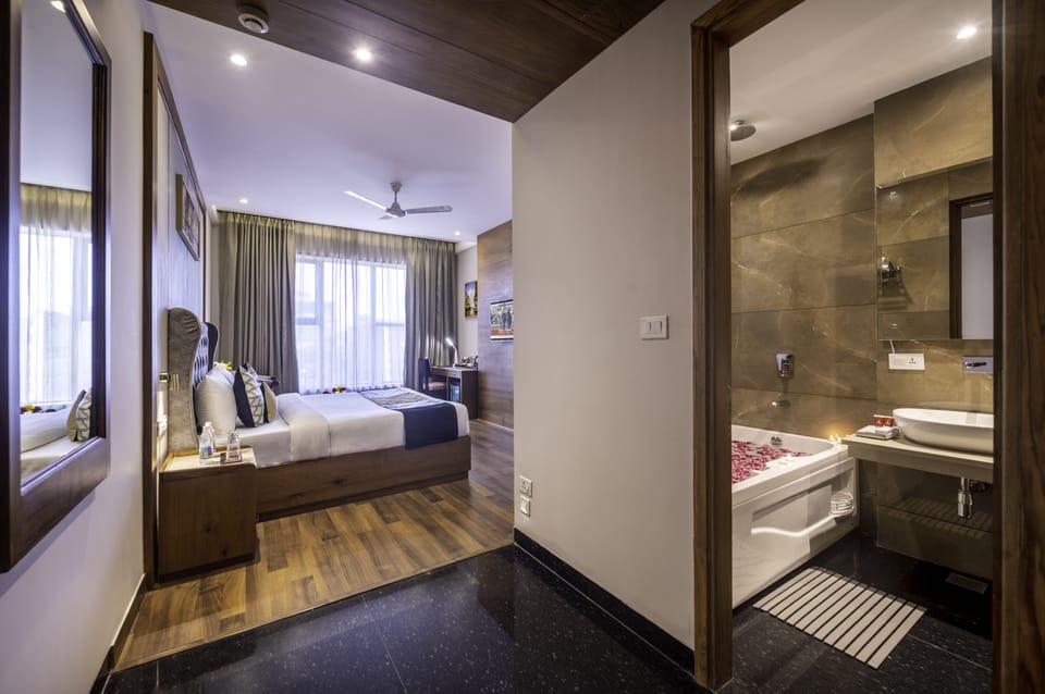 Club Room | Minibar, rollaway beds, free WiFi, bed sheets