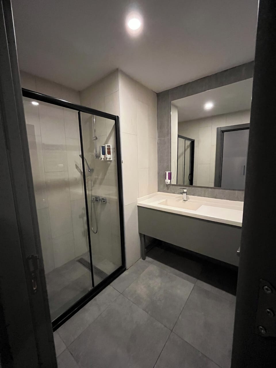 Royal Room, Multiple Beds | Bathroom | Shower, hair dryer, slippers, towels