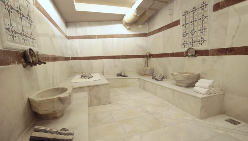 Couples treatment rooms, sauna, Turkish bath, aromatherapy