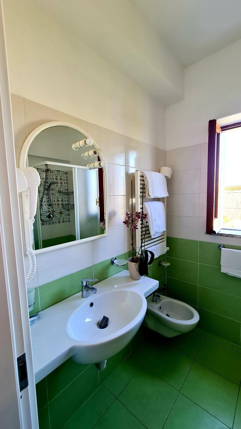 Double or Twin Room | Bathroom | Shower, hair dryer, bidet, towels