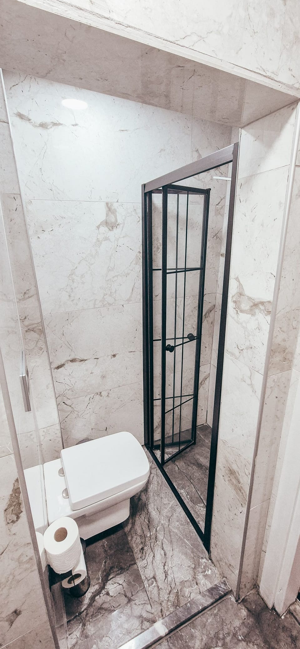 Standard Room | Bathroom | Shower, hair dryer, slippers, towels