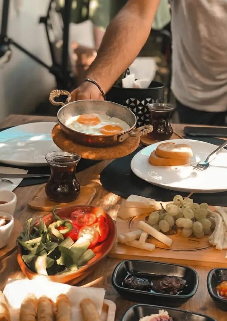 Daily local cuisine breakfast for a fee
