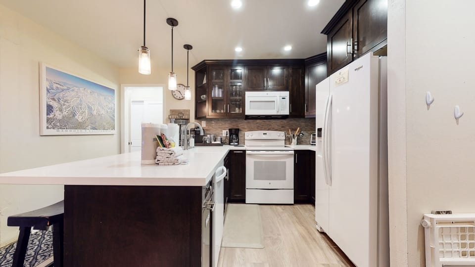 Condo, 1 Bedroom | Private kitchen | Coffee/tea maker, fridge, oven, toaster