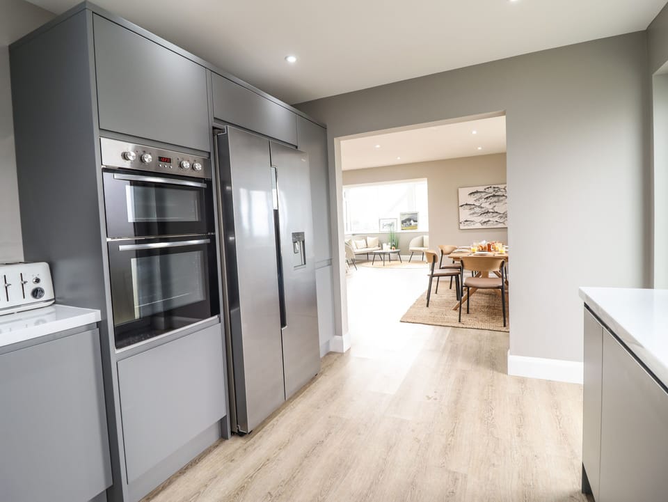 Cottage | Private kitchen | Fridge, microwave, dishwasher, electric kettle