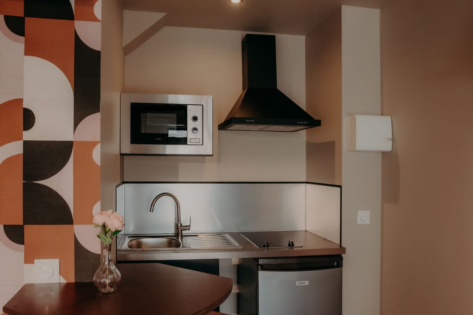 Shared fridge, shared microwave