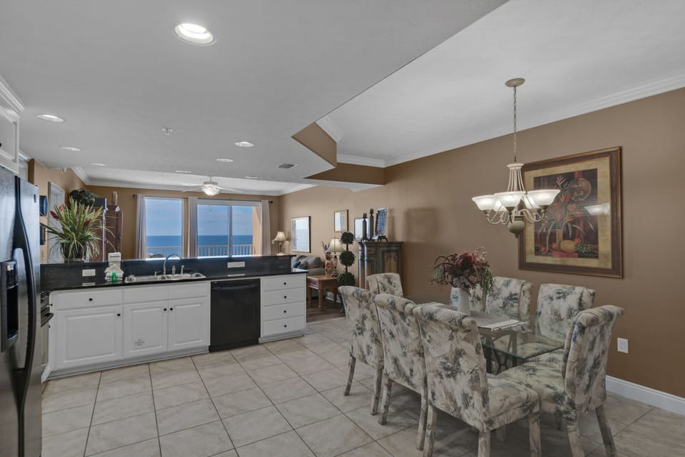 Condo, Multiple Beds, Hot Tub | Private kitchen | Fridge, microwave, oven, stovetop