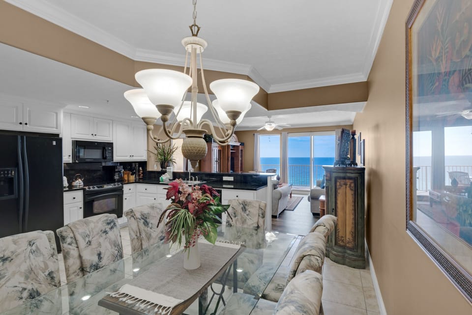 Condo, Multiple Beds, Hot Tub | Dining