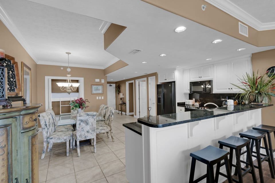 Condo, Multiple Beds, Hot Tub | Private kitchen | Fridge, microwave, oven, stovetop