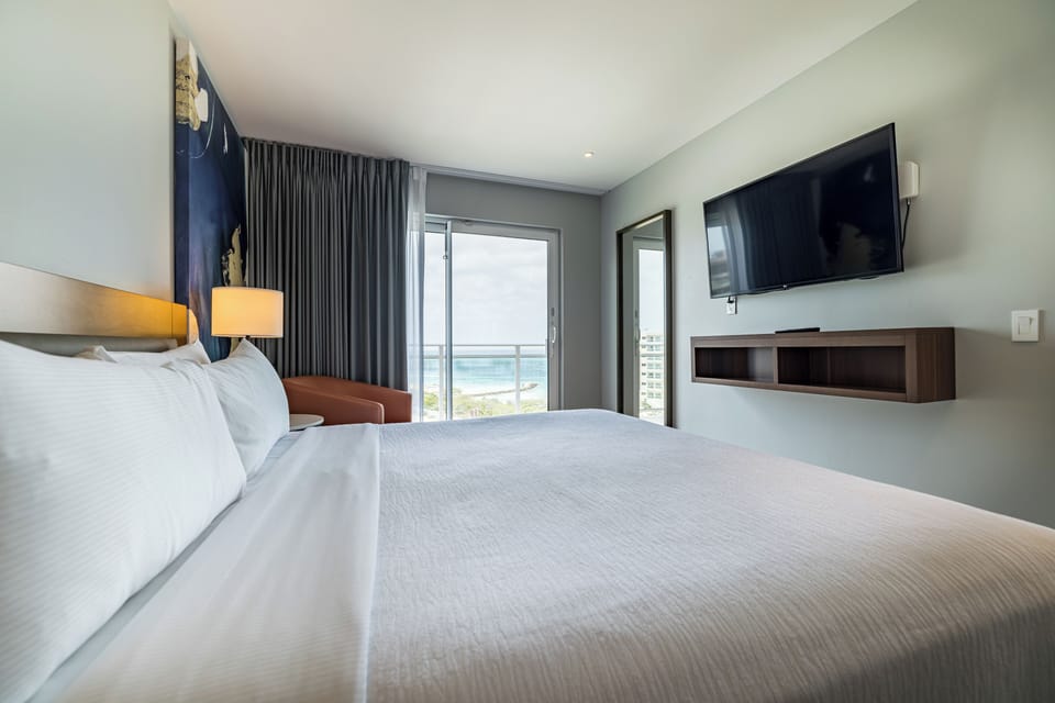 Room, 1 Bedroom, Oceanfront | In-room safe, desk, laptop workspace, blackout drapes