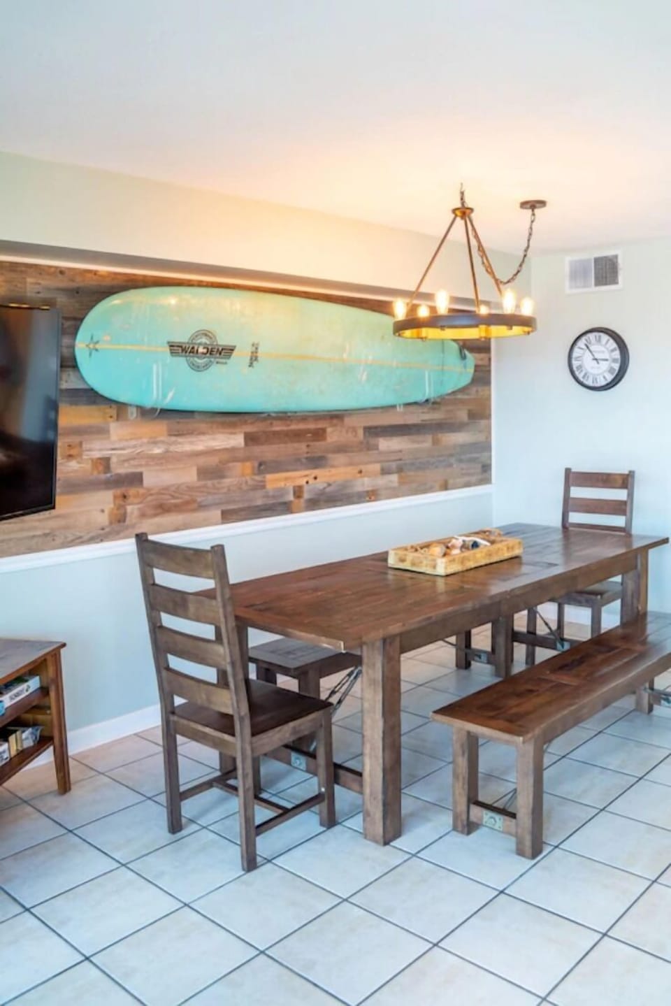 Plenty of seating, overlooking the ocean!