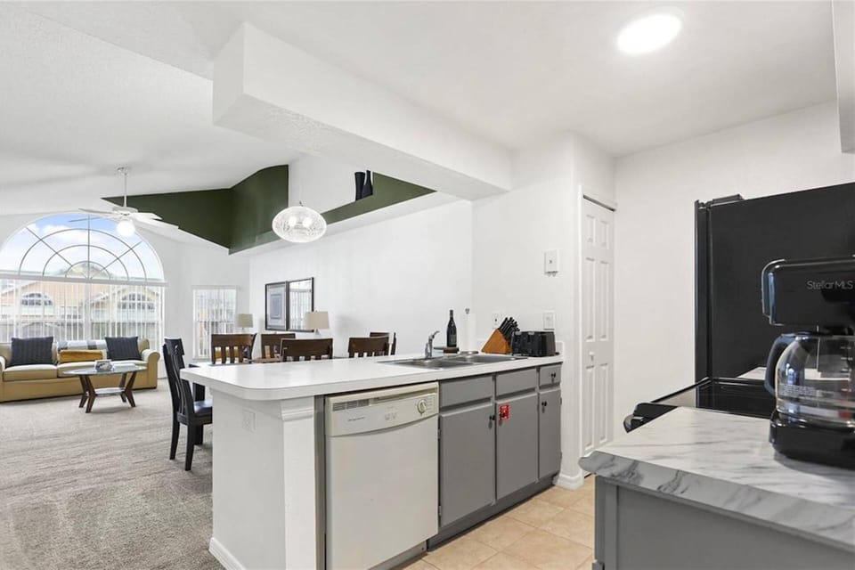 Condo (2036 Royal Palm Bay) | Exterior