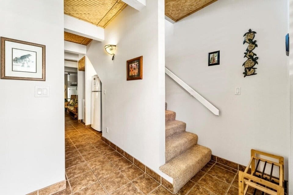 1st floor hallway