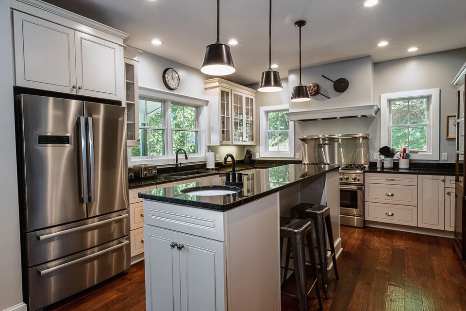 Kitchen outfitted w/ Gas Range