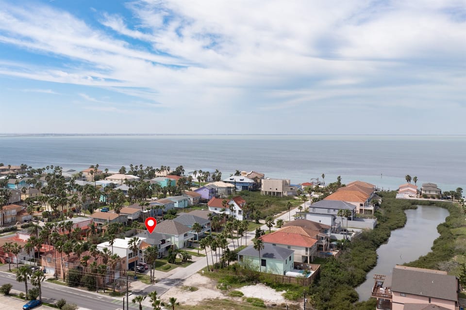 An aerial view showcasing the home’s prime location just minutes from the shoreline and sparkling waters! 