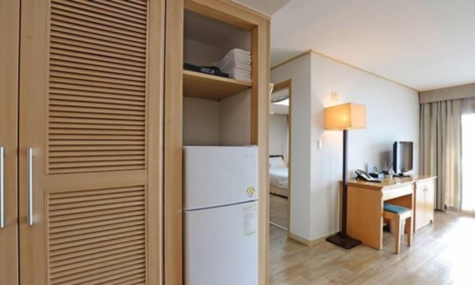Family Suite | Individually decorated, individually furnished, free WiFi, bed sheets