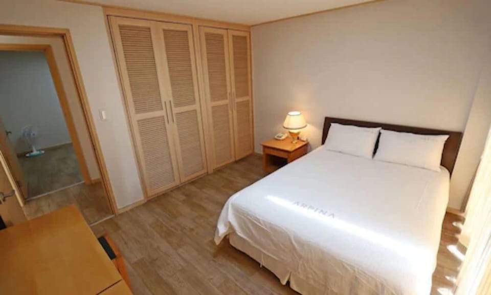 Family Suite | Individually decorated, individually furnished, free WiFi, bed sheets