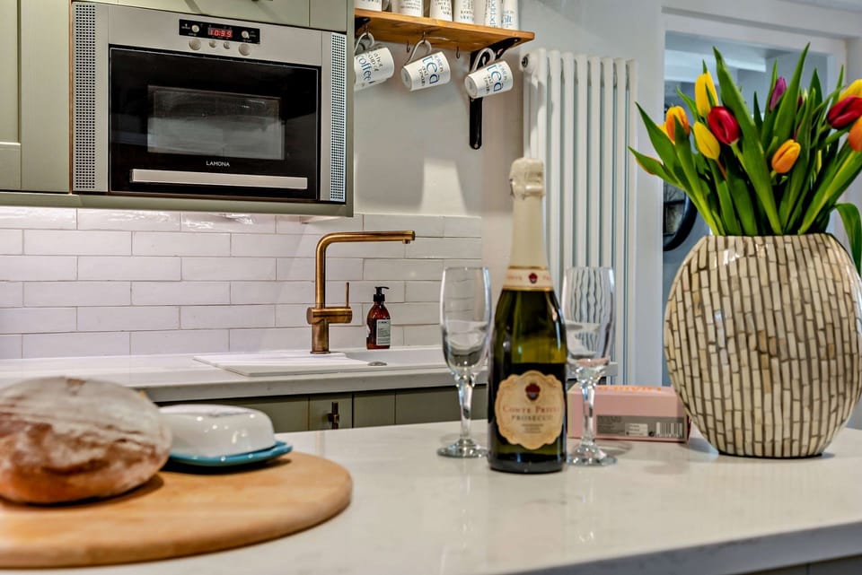 Heath Cottage Kitchen - StayCotswold