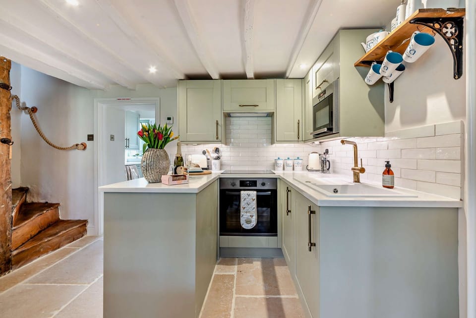 Heath Cottage Kitchen - StayCotswold