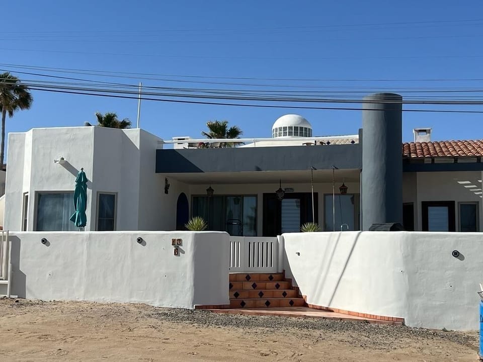 Front view of the house 