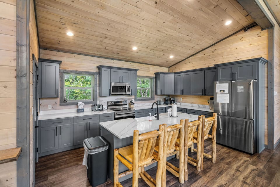 Modern Kitchen with Granite & Stainless Appliances