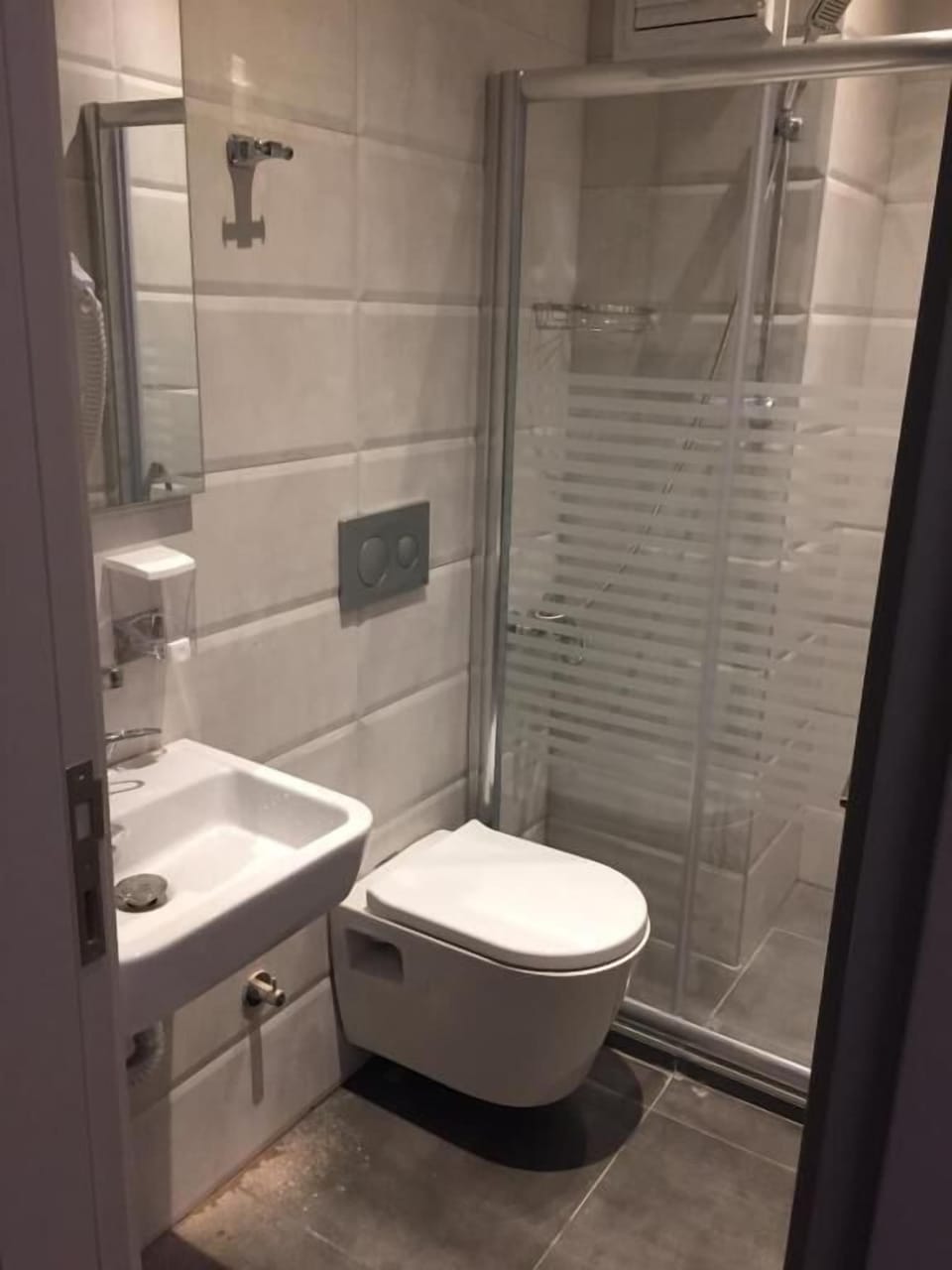 Superior Room, 1 Queen Bed, Non Smoking, Garden View | Bathroom | Shower, hydromassage showerhead, free toiletries, hair dryer