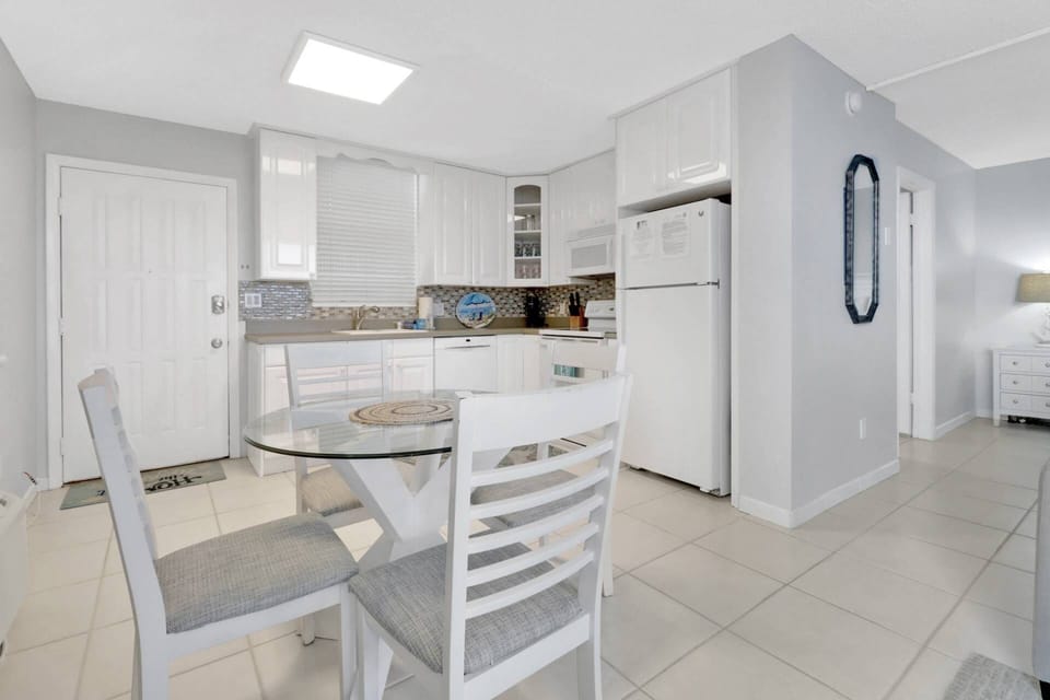 The kitchen seats 4 and comes equipped with full size appliances, cookware, dishes & glasses