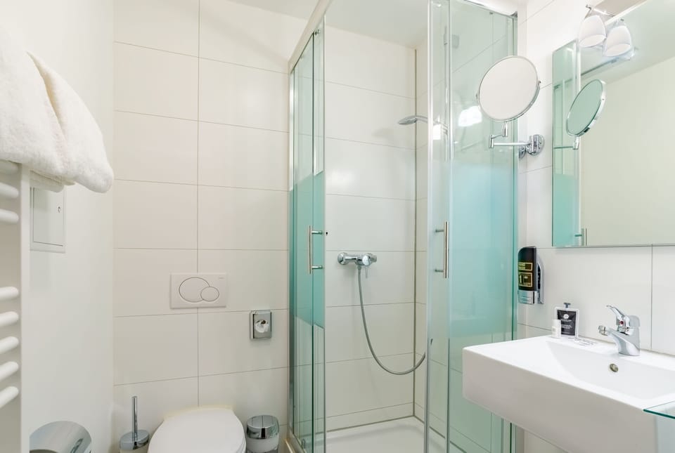 Shower, towels