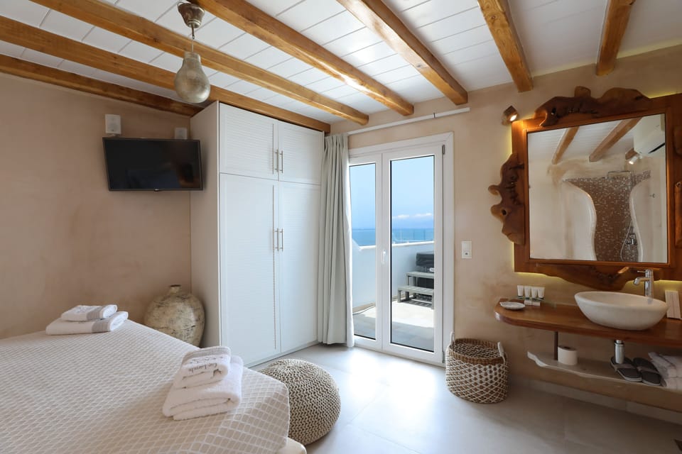Junior Suite, Sea View (Outdoor Jetted Tub) | In-room safe, soundproofing, iron/ironing board, free WiFi