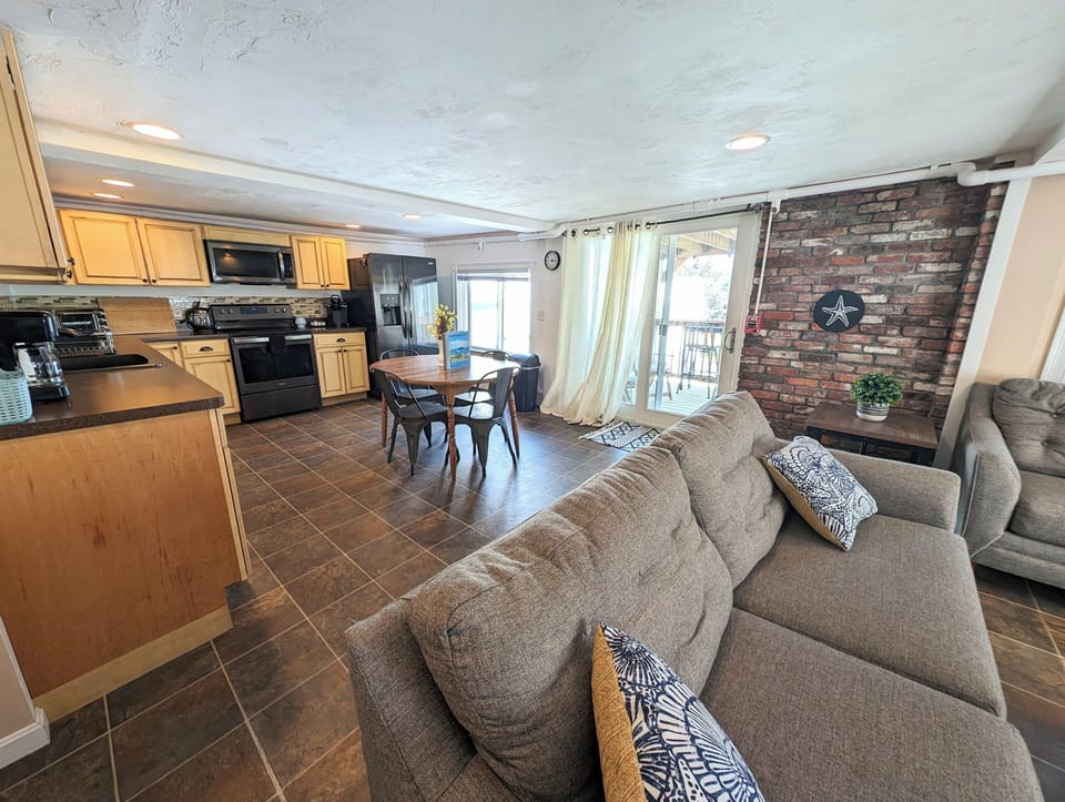 Living room/kitchen